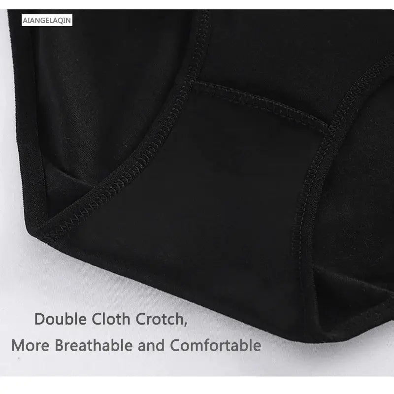 Women's black cotton panties with double cloth crotch for breathable comfort, Simples Market.