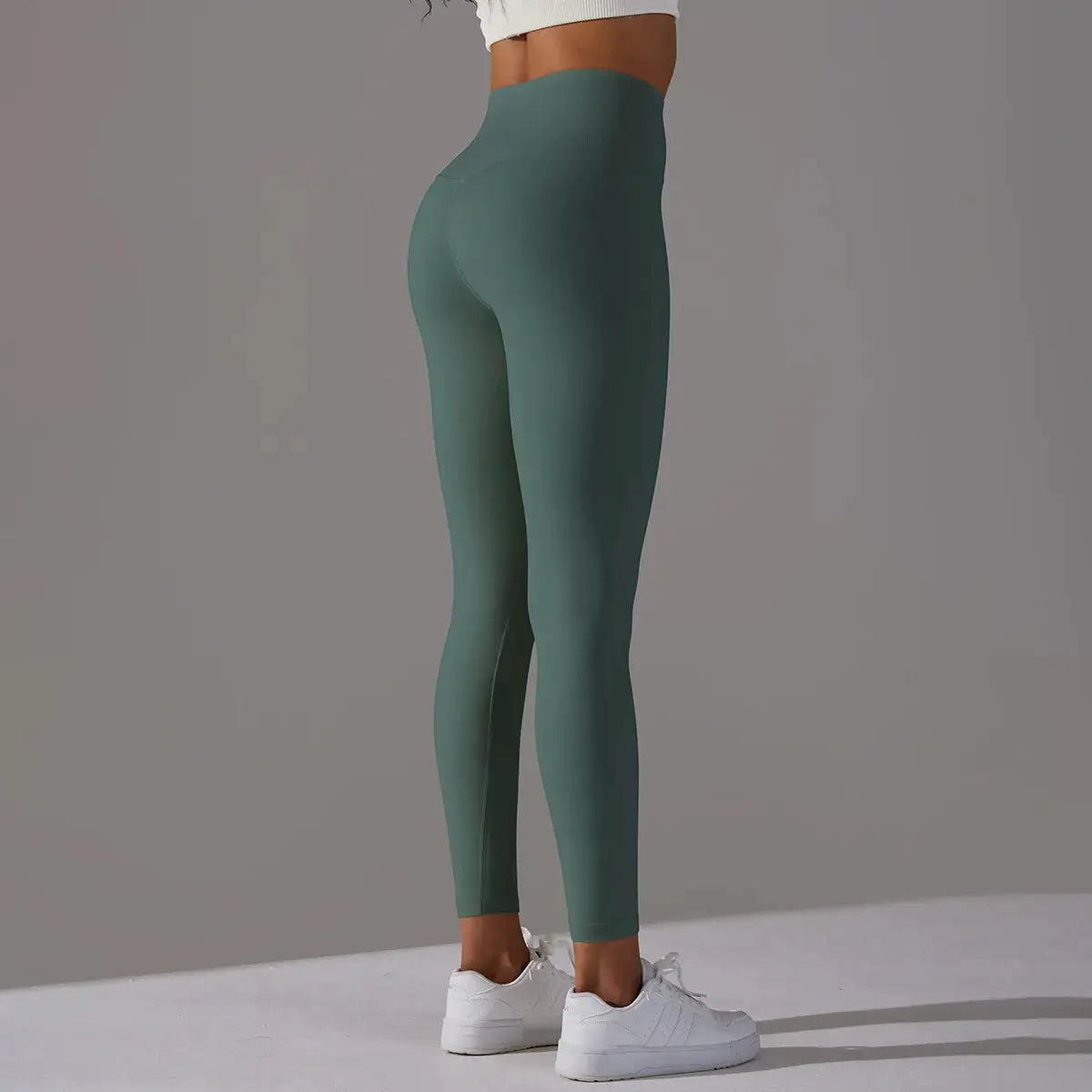 High-waist naked-feeling leggings by Simples Market in teal-green for women's gym, yoga and running