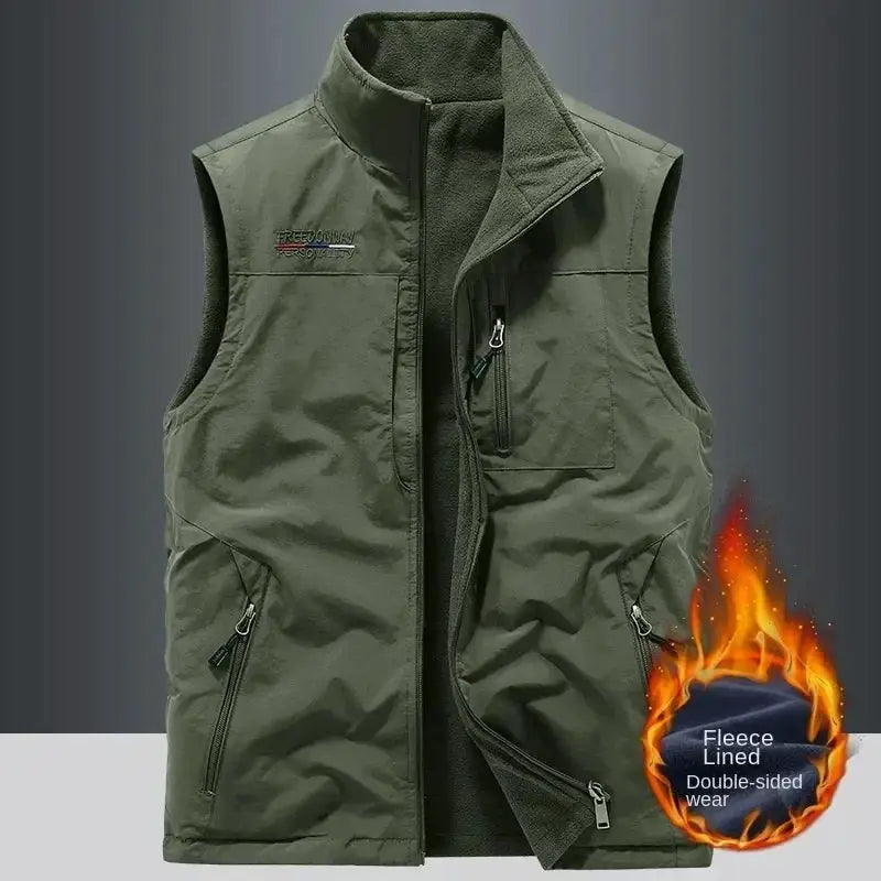 Outdoors heated gilet for men by Simples Market; olive green fleece-lined sleeveless vest with zip pockets