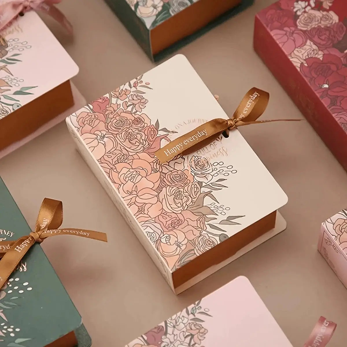 5-piece book-shaped gift box set with floral print paperboard and brown ribbon by Simples Market