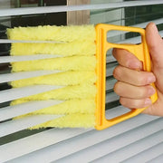 Blinds cleaning brush by Simples Market with detachable washable head; orange handle and four yellow roller pads.
