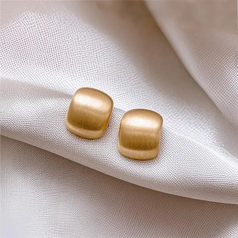 Trending Minimalist Circular Metal Stud Earrings For Women Simple Fashion Jewelry Party Wear Gift