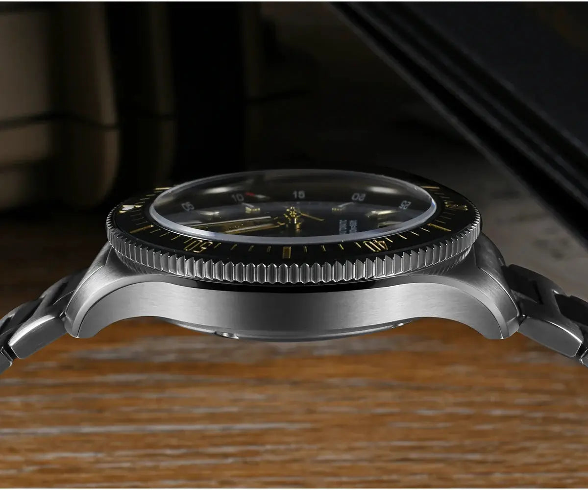 San Martin 40mm dive watch with stainless steel case and bracelet, black bezel and domed crystal