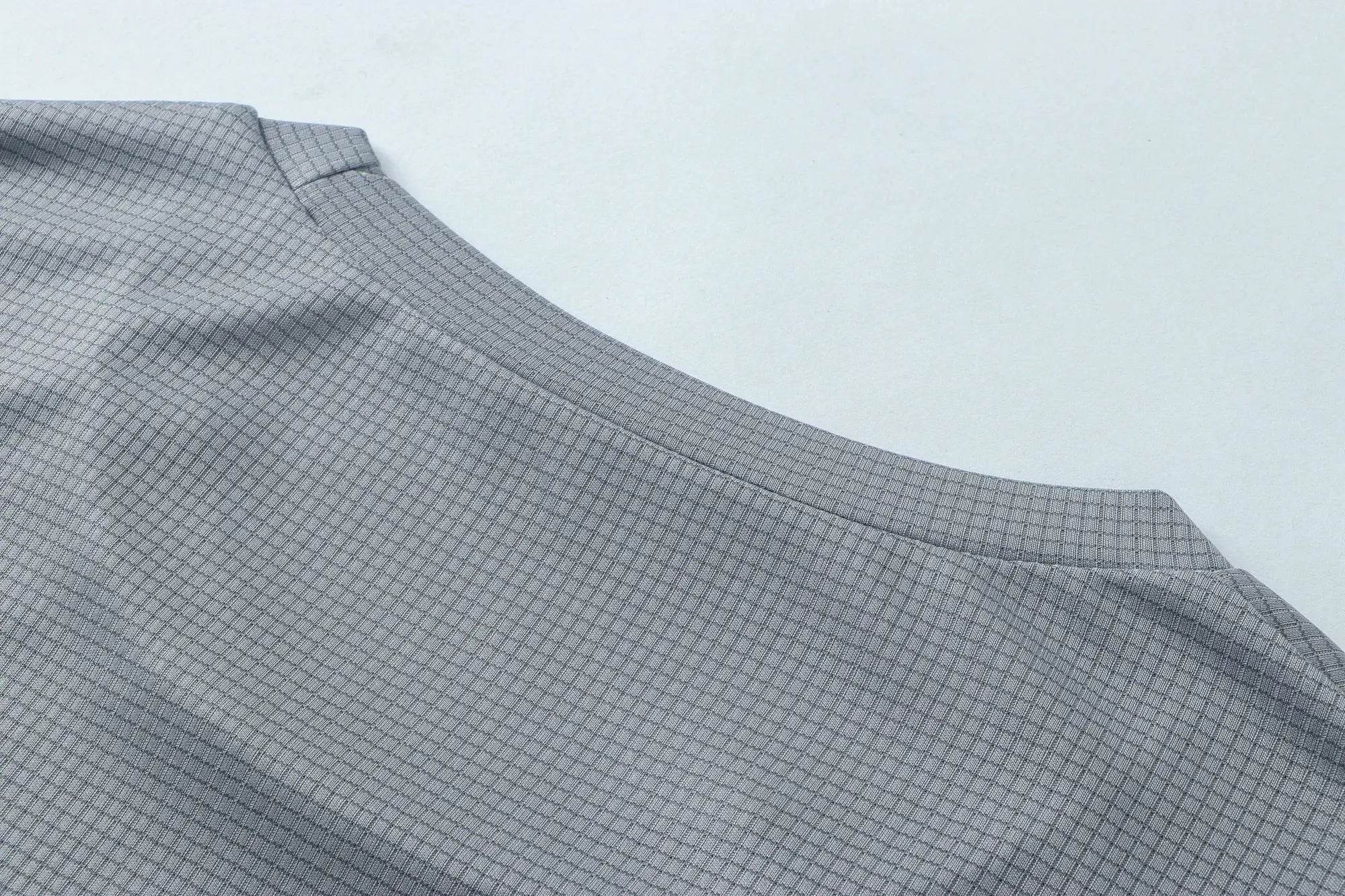 Men's quick-dry short-sleeve gym T-shirt, moisture-wicking, light gray with a subtle grid pattern