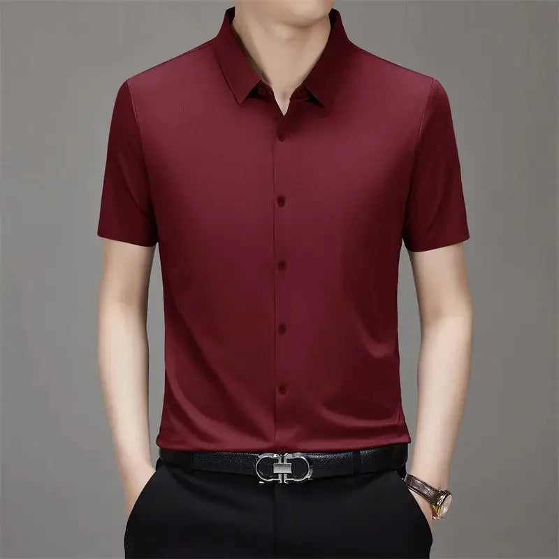 Men's burgundy short-sleeve business casual shirt by Simples Market; solid color, versatile top