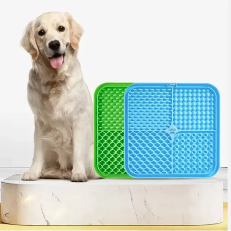 Pet Lick silicone mat set for dogs; two blue and green slow-feed plates, Simples Market.
