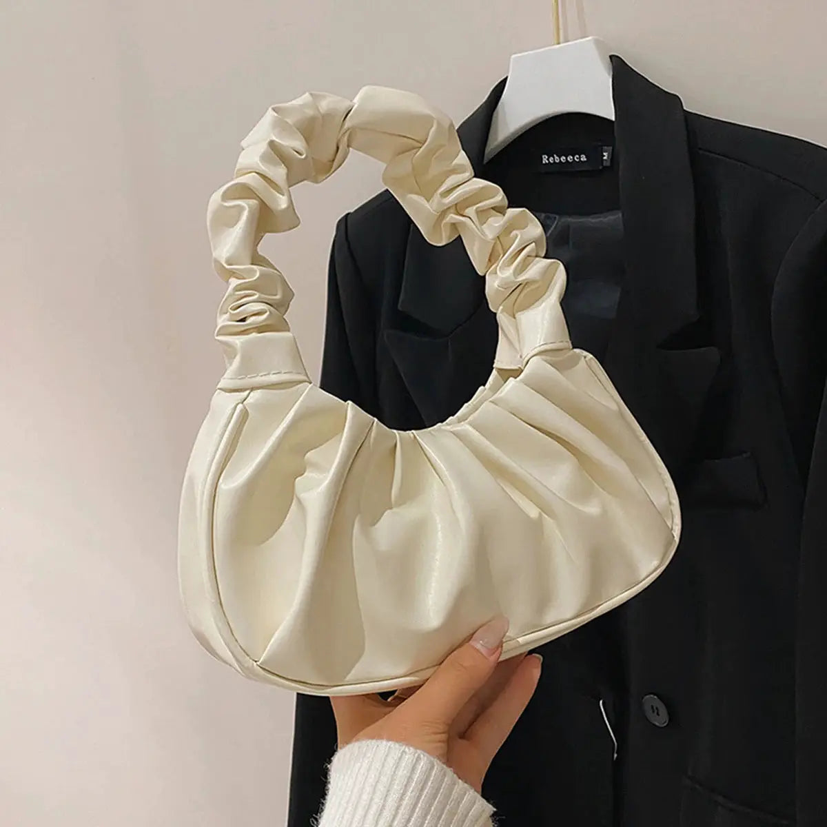 Dumpling handbag in cream PU with ruched cloud-style handle by Simples Market