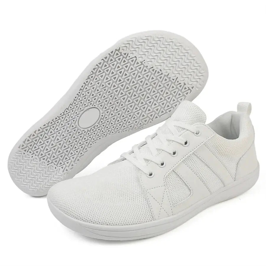 Wide-toed casual sneakers in white mesh upper with lace-up design