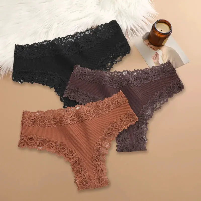 Simples Market 3-pack women's cotton panties with floral lace trim in black, mauve, and peach