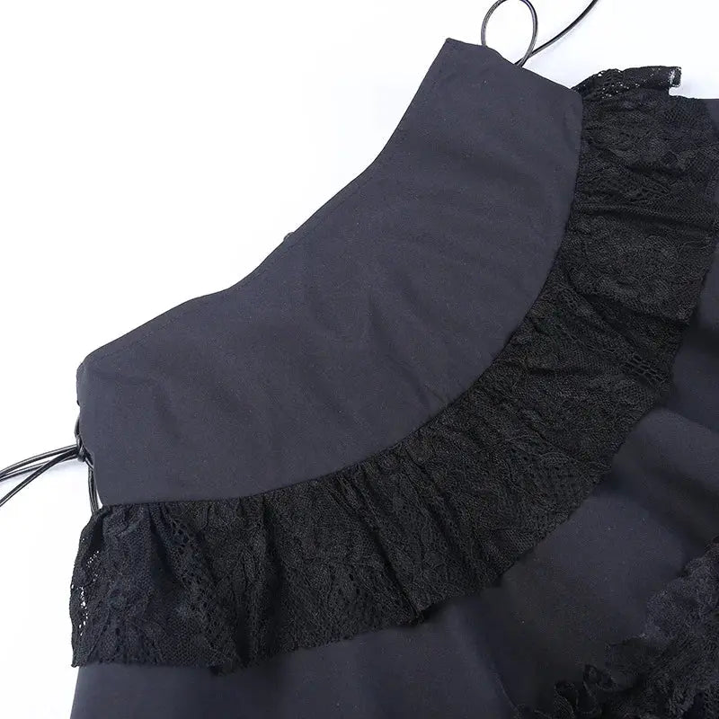 Gothic high-waist skirt with black lace trim and zip-front from Simples Market