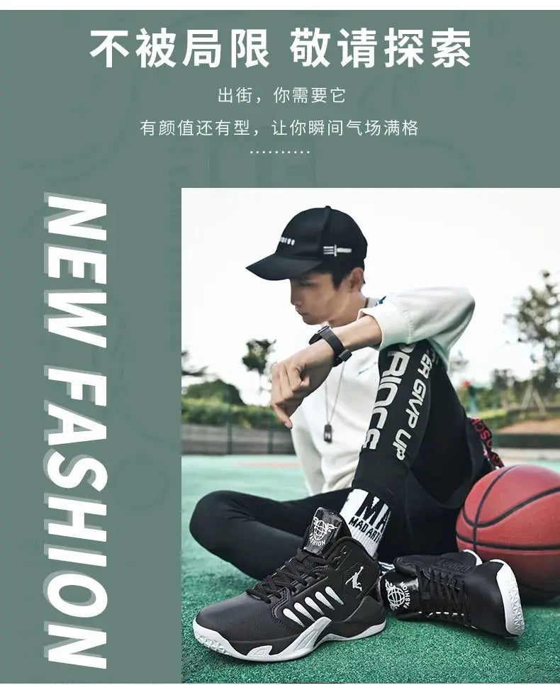 Men's black sneakers with white accents on a basketball court; Simples Market athletic trainer.