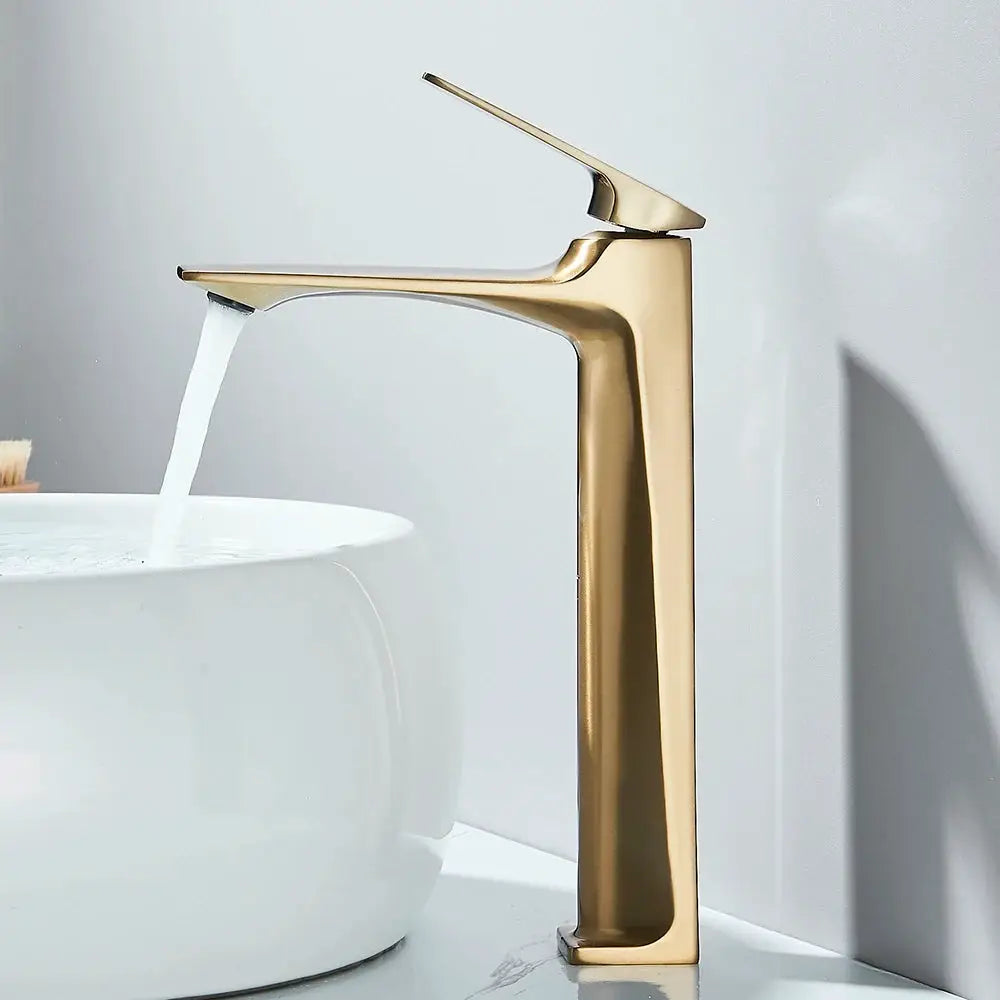 Bathroom faucet Simples Market brushed gold deck-mounted single-lever mixer for sink.