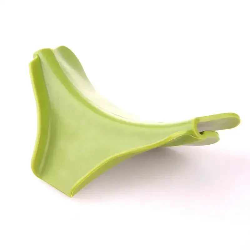 Kitchen funnel by Simples Market, green plastic with anti-splash edge and liquid streamer spout