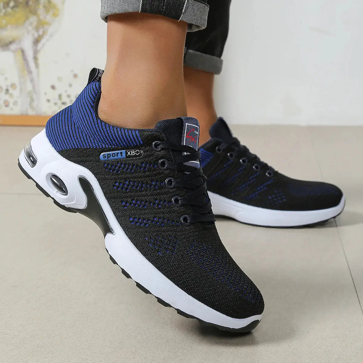 Men's knit lace-up running shoes in black and blue with non-slip sole