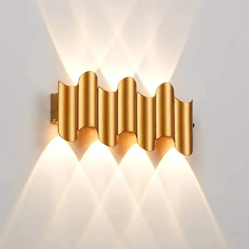 Simples Market aluminum golden LED outdoor wall light with wave-pattern body, IP65 waterproof porch sconce
