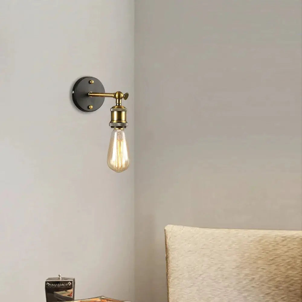 American single-head wall lamp with brass arm and black round wall mount, vintage Edison bulb, industrial retro style.