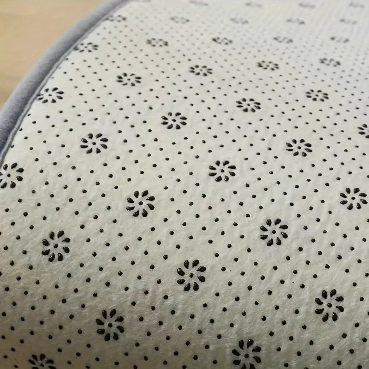 Thickened flannel bathroom mat in light gray with a black dotted floral pattern; non-slip, absorbent.