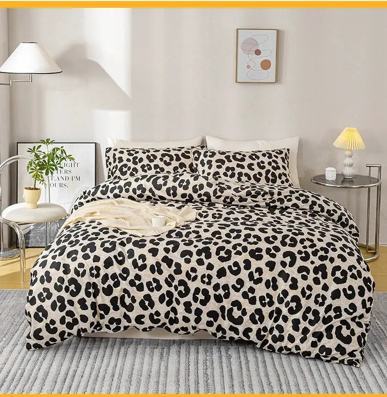 Leopard print duvet cover set, 3pc with 1 duvet cover and 2 pillowcases, soft skin-friendly bedding in beige-black