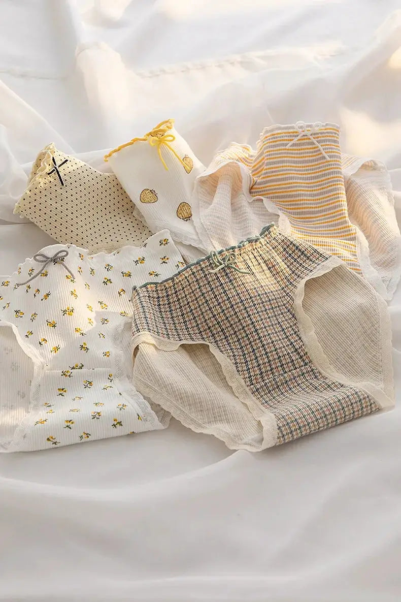 Simples Market M-XL cotton briefs set; six mid-waist seamless panties in floral, striped, and gingham prints with lace trim.