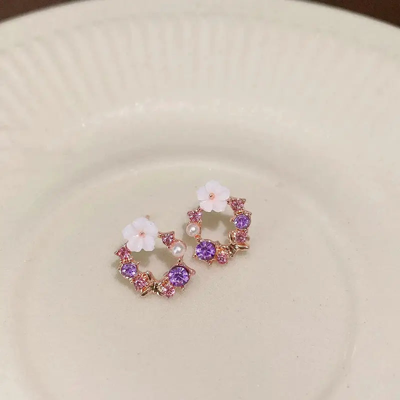 Colorful flower earrings with imitation pearls and purple stones, rose-gold hoops by Simples Market.
