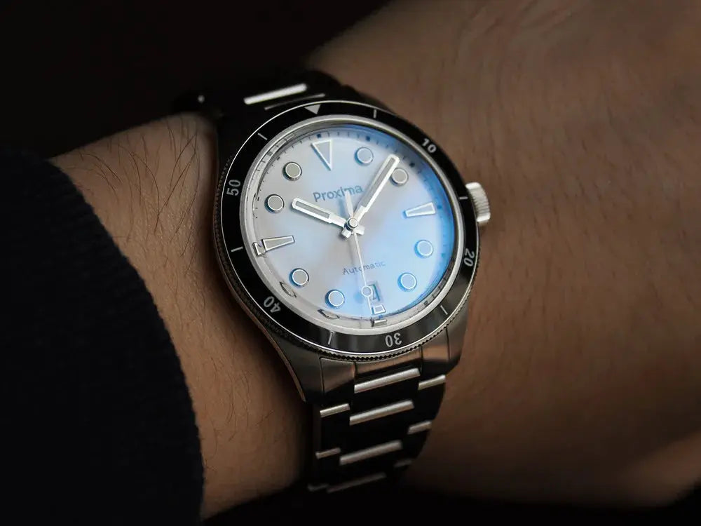 Proxima PX1697 39mm men’s watch with white enamel dial, bubble markers, and stainless steel bracelet, automatic