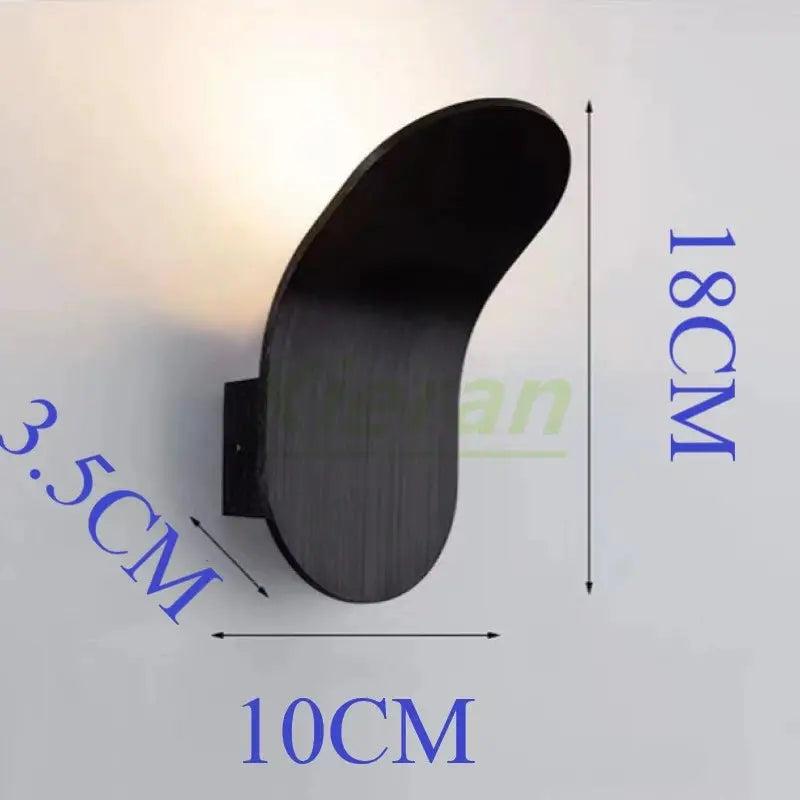Nordic skateboard-style LED wall lamp by Simples Market, black wood-grain finish, 18 cm high by 10 cm wide