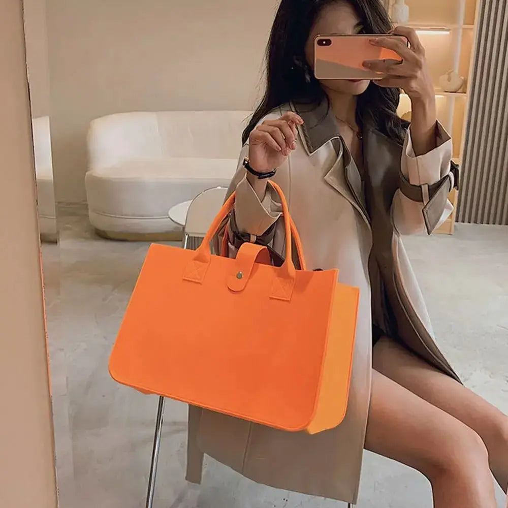 Portable large-capacity mummy bag by Simples Market; orange felt shoulder bag
