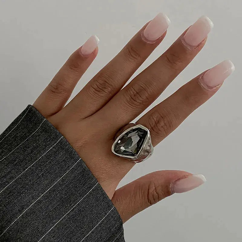Silver-tone geometric ring for women with grey zircon centerpiece, Simples Market.