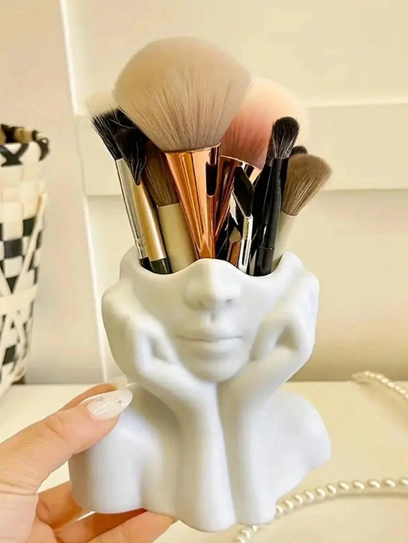 AuraCraft Makeup Brush Holder Modern Human Face Art Vase And Vanity Organizer For Brushes