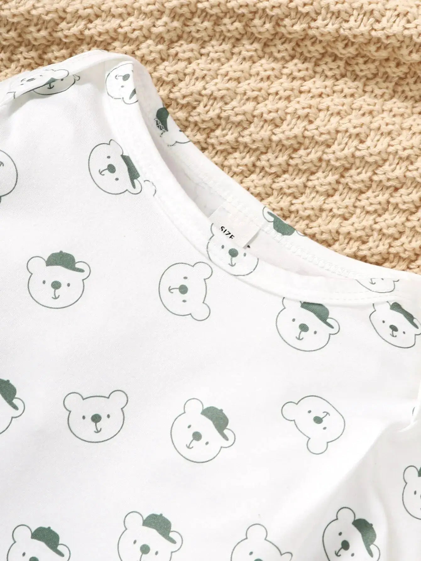 3 To 24 Months Baby Boy Bear Print White Long Sleeve Top And Green Strap Pants Autumn Clothing Set