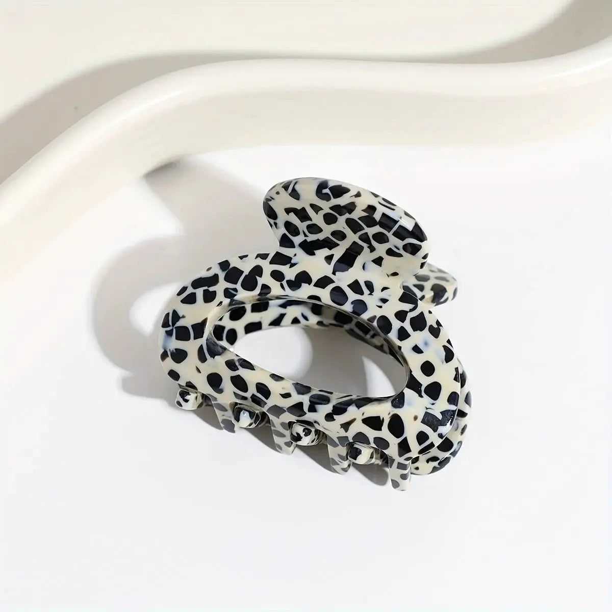 Elegance Hair Small Oval Claw Clip Acetate Secure Grip For Women Elegant Sophisticated Style