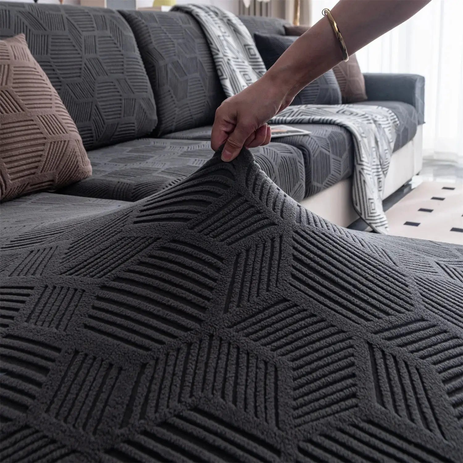 Simples Market sofa cover: 1Piece Peism Jacquard Stretch with dark gray geometric pattern