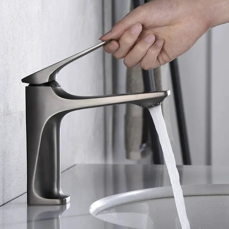Brass-core modern bathroom sink faucet, Simples Market, single-handle deck-mounted mixer
