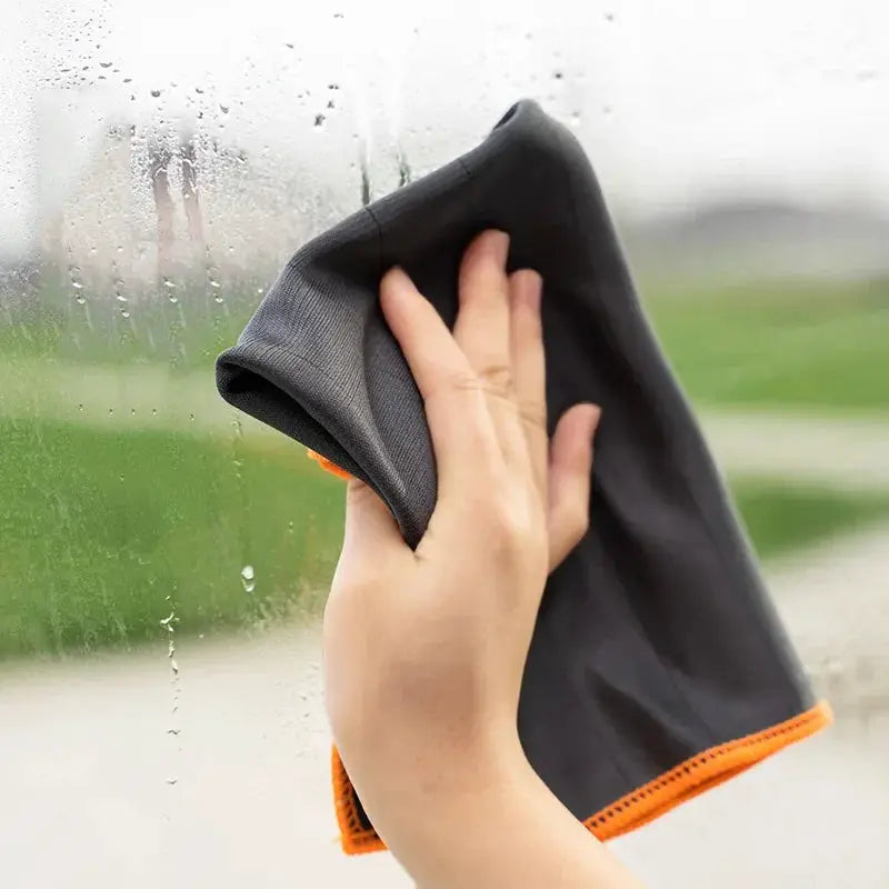 Simples Market lint-free carbon fiber cleaning cloth for glass windows; gray fabric with orange trim.
