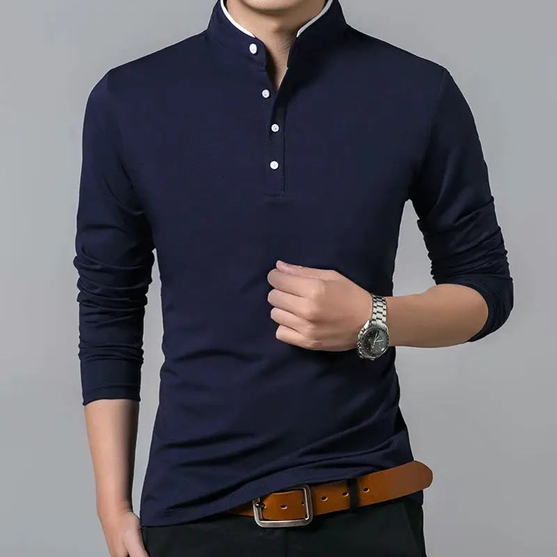 Men's navy long-sleeve polo shirt with stand collar and white buttons, Simples Market.