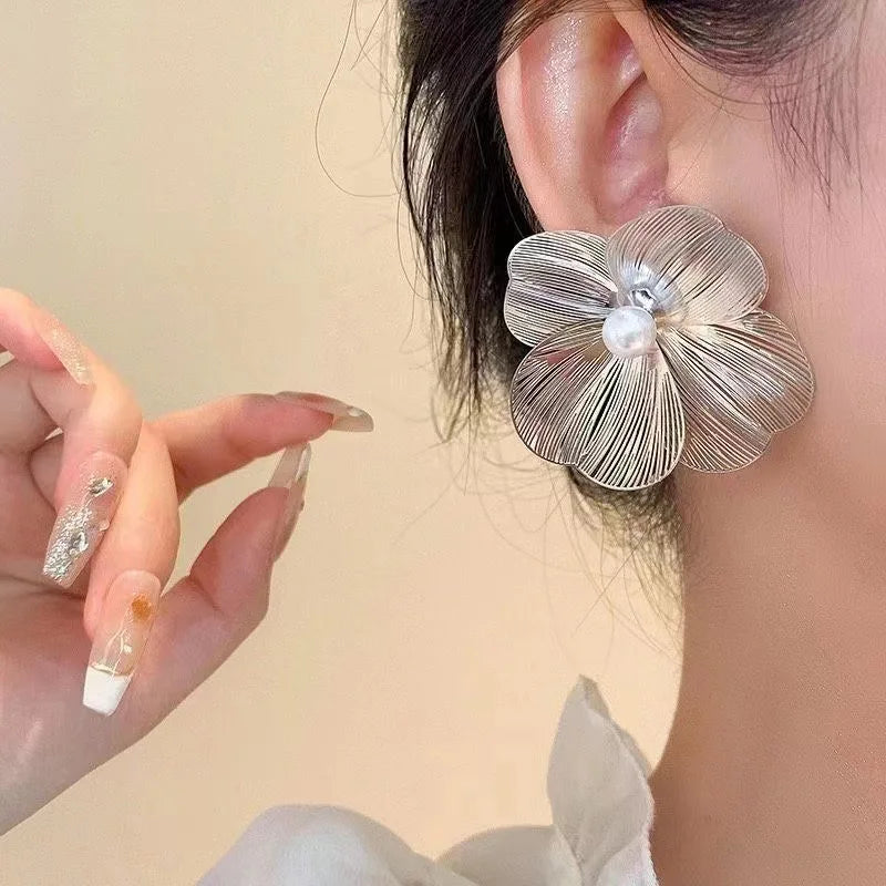 Large flower pearl earrings by Simples Market in silver-tone metal with pearl center for women