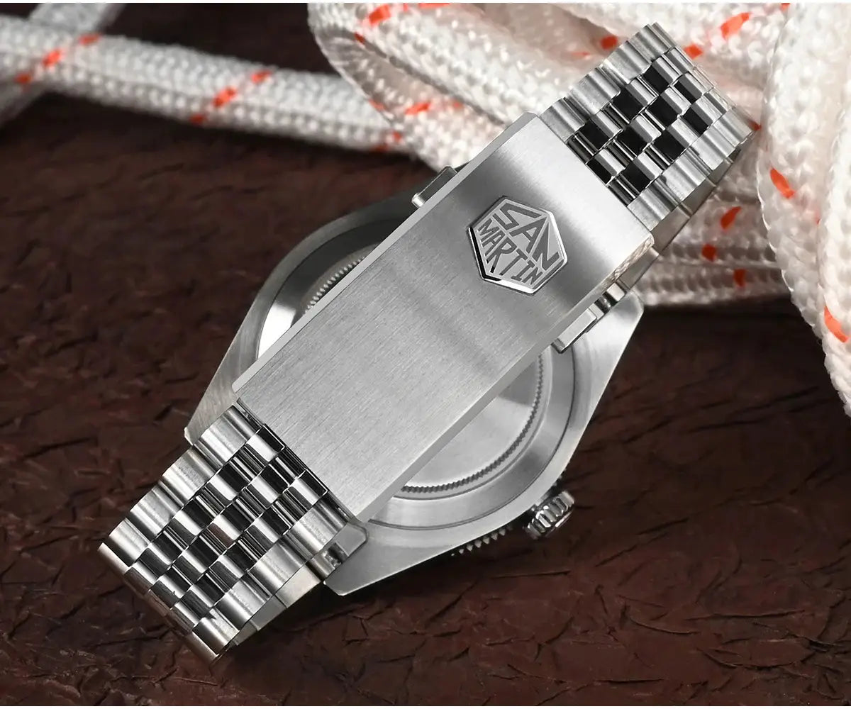 San Martin stainless steel diver watch, 40mm case, brushed clasp with SAN MARTIN logo