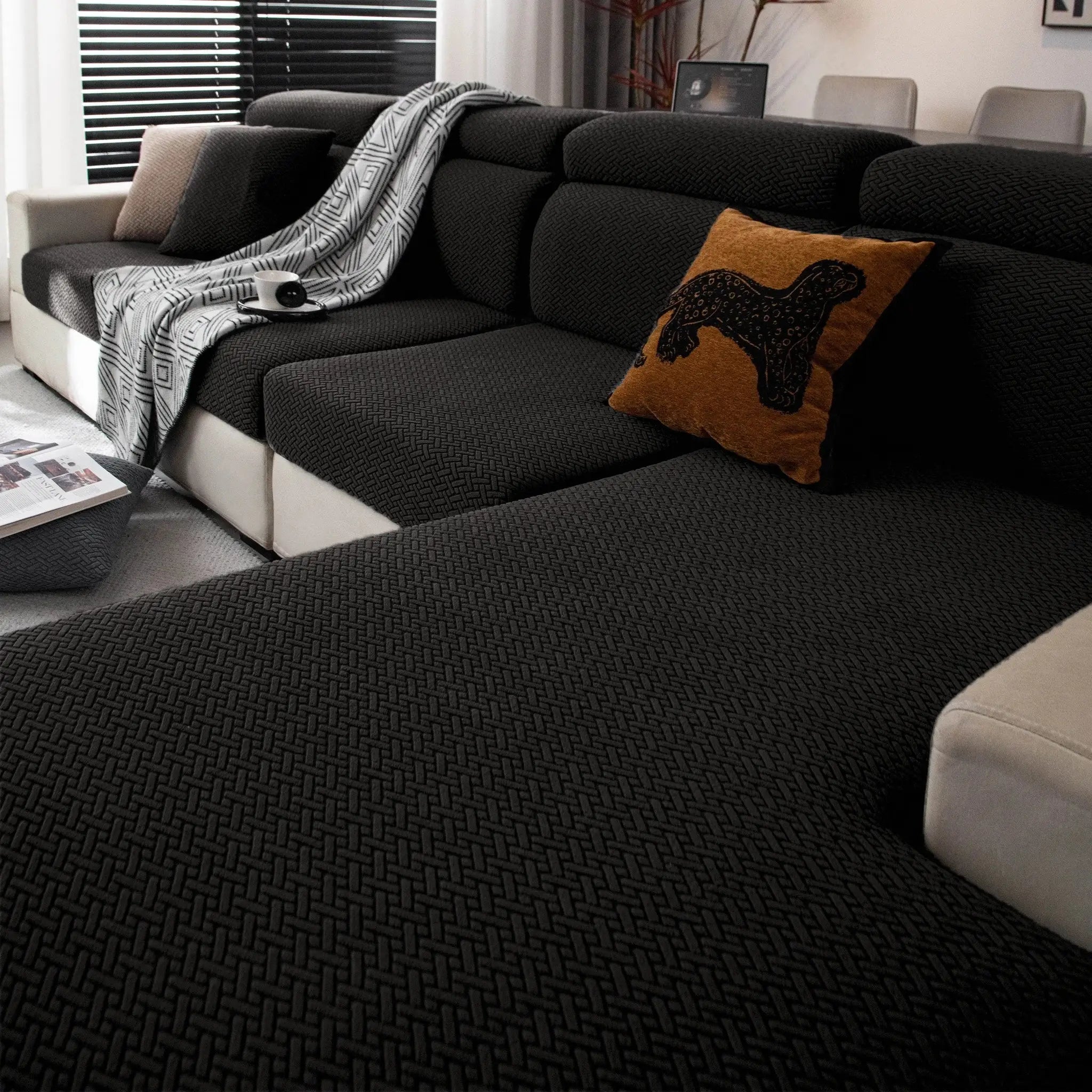 Stretchy polar fleece sofa cover by Simples Market; dark gray geometric weave, universal fit for 1-4 seat couch