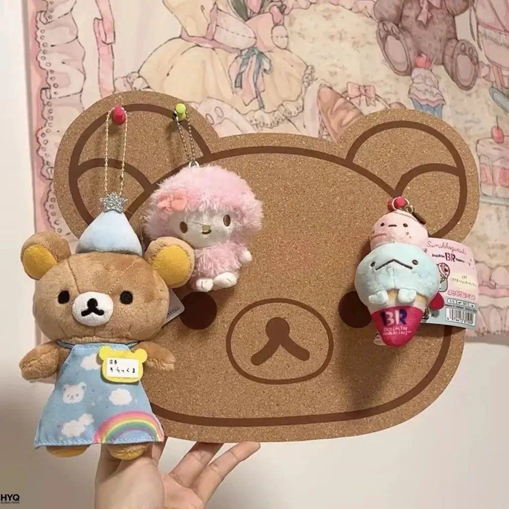 Tablero de fieltro de dibujos animados en forma de oso con tres peluches; decoración de pared sin perforación