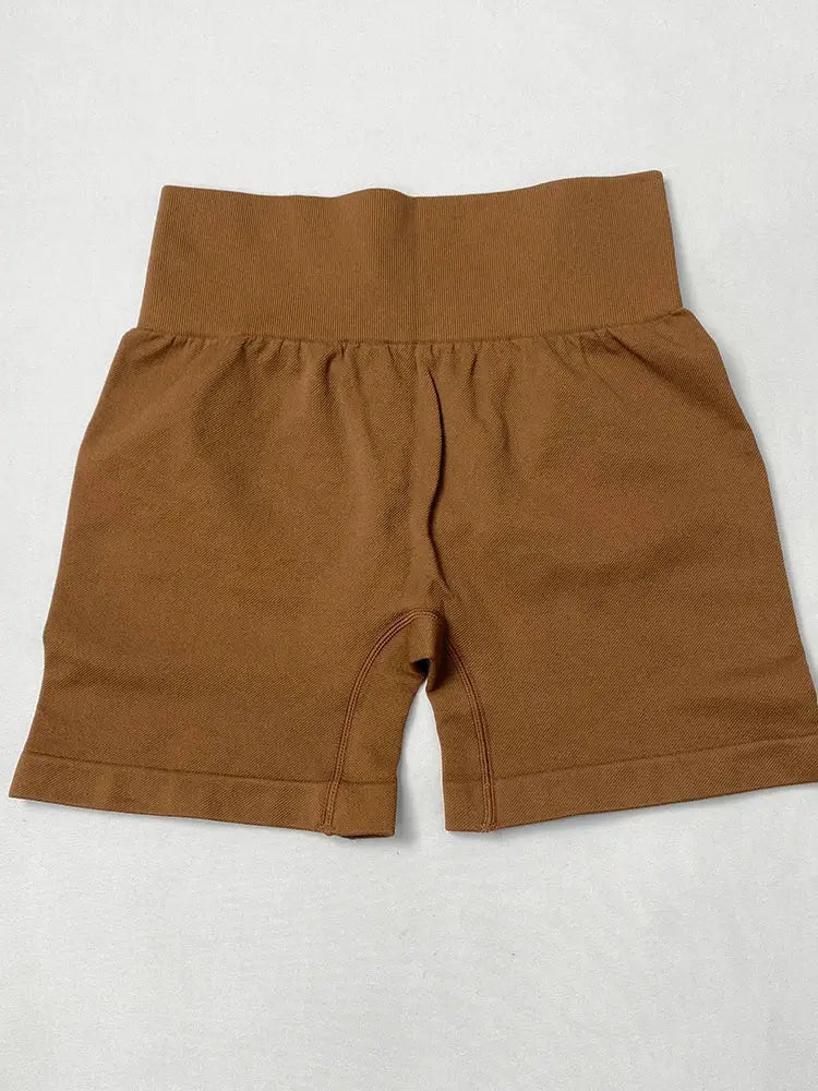 Women's high-waisted yoga shorts in brown ribbed fabric, seamless hip-lifting design