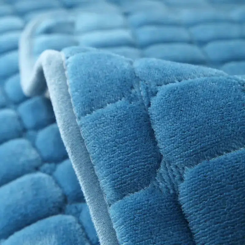Blue velvet sofa cover by Simples Market; universal plaid plush, non-slip thickened flannel for armrest cushions
