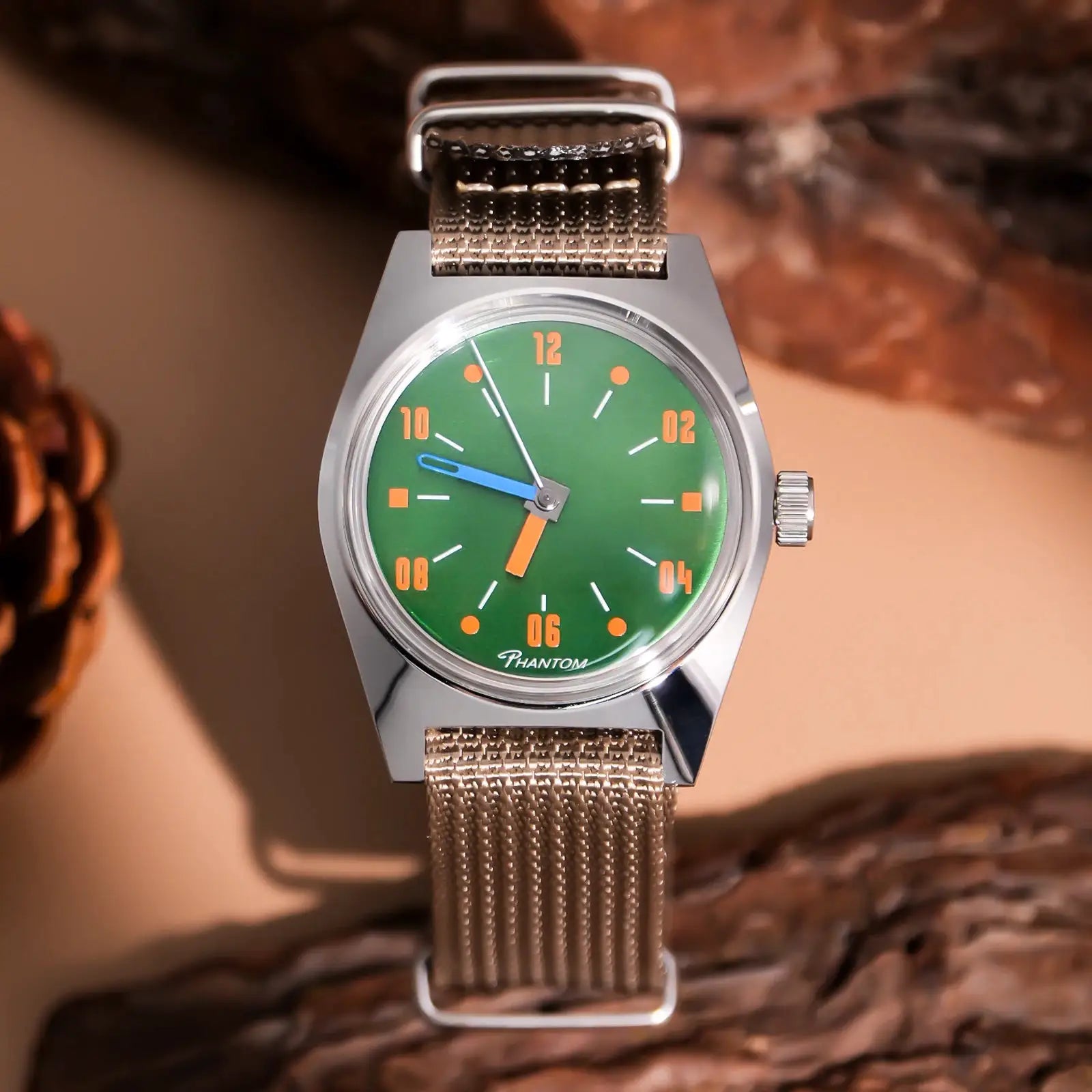 Simples Market 7120 hand-wind mechanical watch, green dial with orange numerals, bronze mesh strap