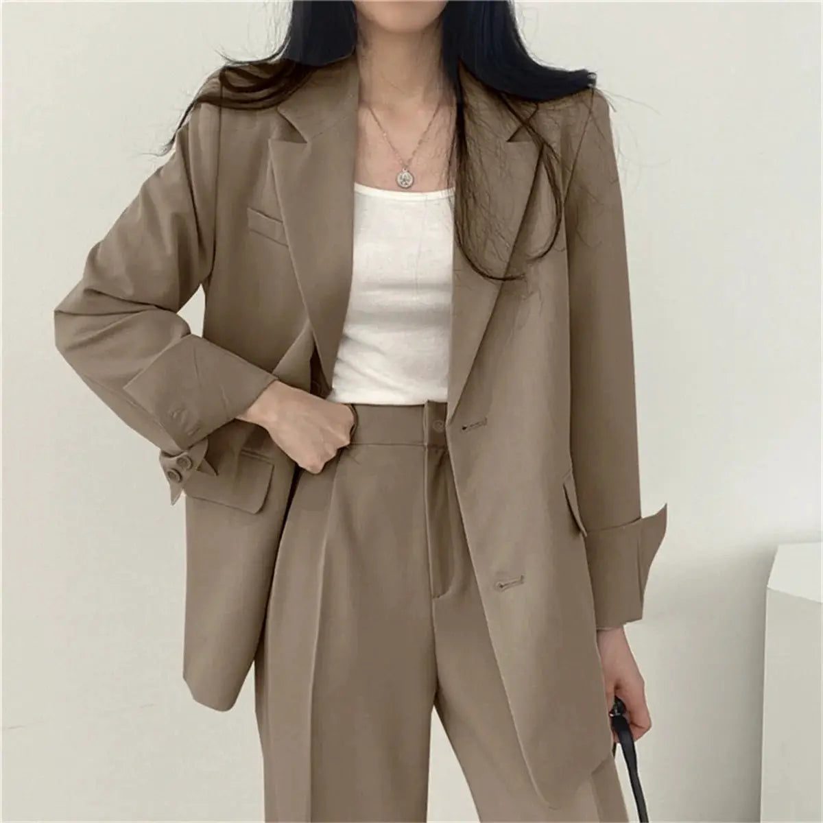 Simples Market beige women's suit blazer and wide-leg pants set, office-ready ensemble.