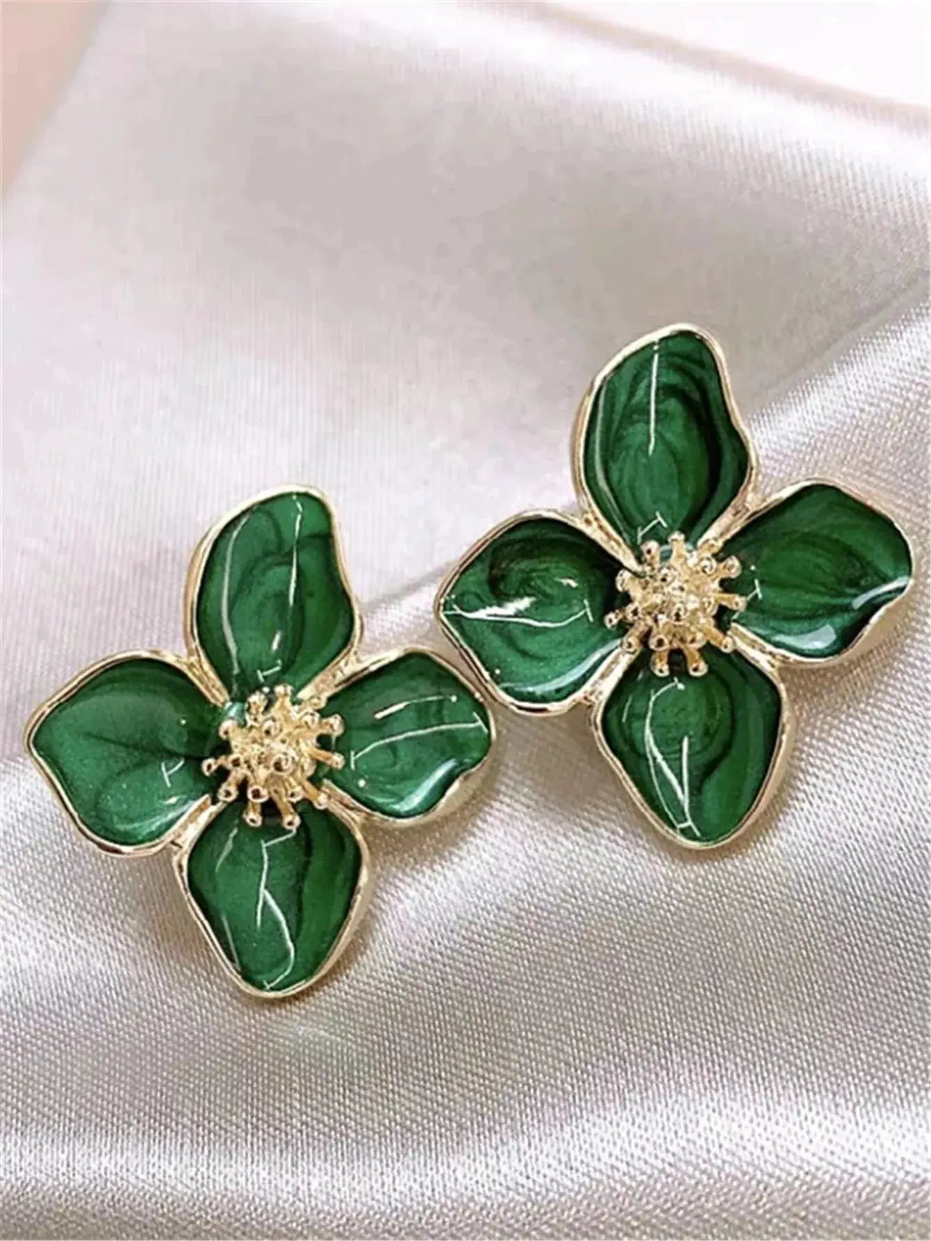 Gold Tone Metal Flower Shape Stud Earrings With Green Epoxy And Milky White Enamel Ins Fashion Jewelry