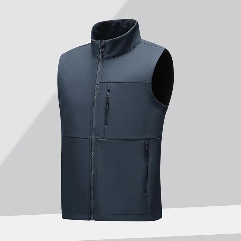 Simples Market men's soft-shell vest in dark blue-gray, sleeveless with zip-front, chest pocket and side pockets.