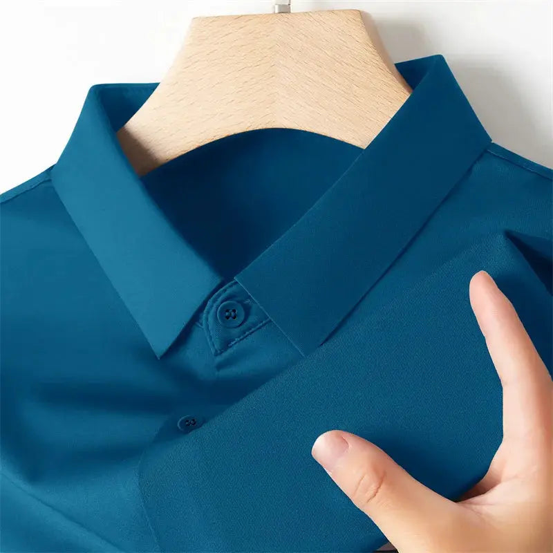 Men's blue solid-color business casual short-sleeve shirt by Simples Market with collar and button placket.