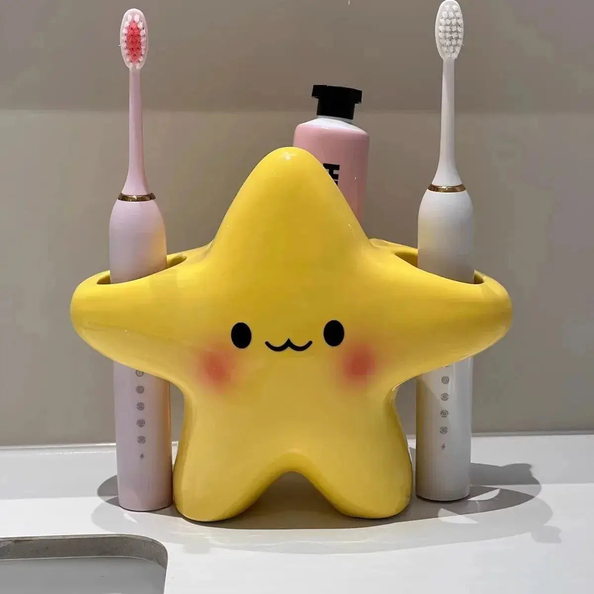 Star-shaped toothbrush holder, yellow ceramic freestanding bathroom organizer for 2 toothbrushes.