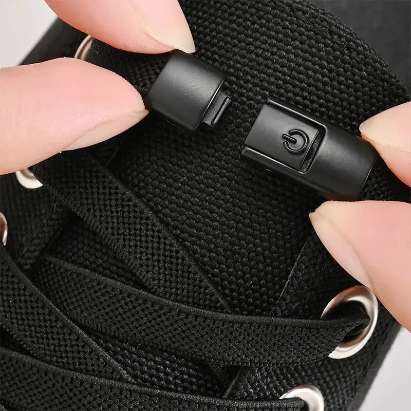 Simples Market 8mm widened elastic flat shoelaces with press-lock buckle on black sneakers