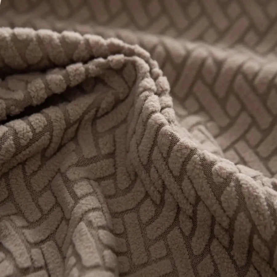 Stretchy polar fleece sofa cover in beige; Simples Market universal-fit 1–4 seat slipcover fabric close-up.