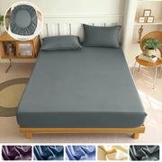Simples Market fitted bed sheet in gray-blue with elastic edge; 100% polyester.